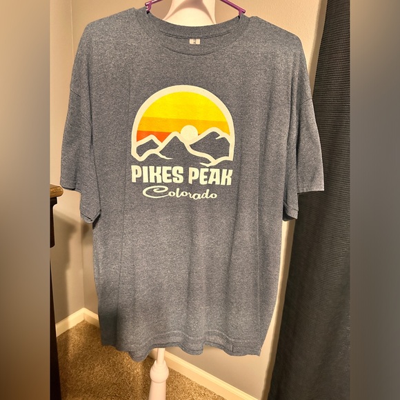 Gildan, XL, unisex, Colorado Pikes Peak, like new used condition. - Picture 2 of 4